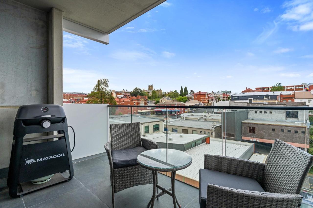 Sleek Pad With A Garden Rooftop *