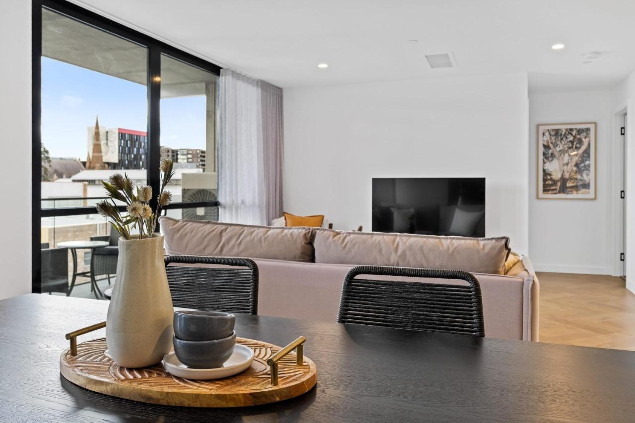 Sleek Pad With A Garden Rooftop Apartment *